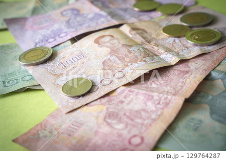 タイの通貨 バーツ 129764287
