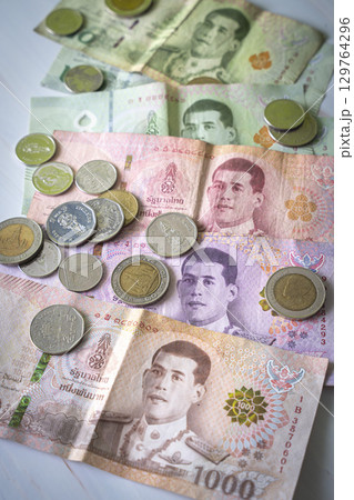 タイの通貨 バーツ 129764296