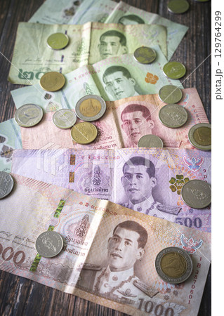 タイの通貨 バーツ 129764299