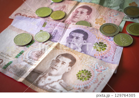 タイの通貨 バーツ 129764305