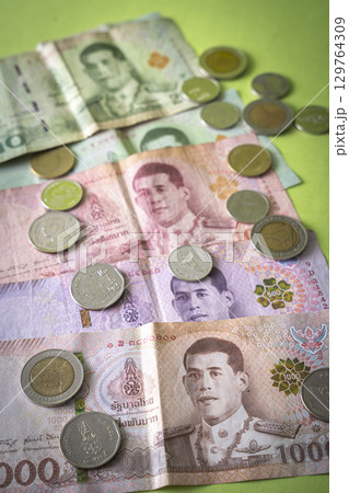 タイの通貨 バーツ 129764309