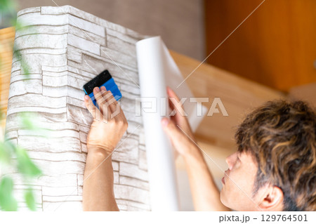 リフォーム　DIY　内装工事　ダイノックシート　印刷化粧フィルム施工　スキージー 129764501