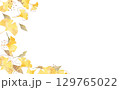 秋をイメージした葉っぱのフレーム 129765022