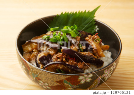 茄子の肉味噌丼 129766121