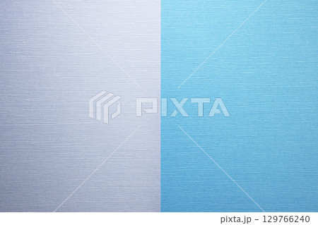 青い紙_ツートンカラー 129766240