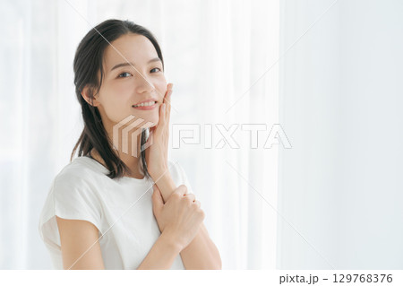 若い女性のビューティーイメージ 若い女性のビューティーイメージ 129768376