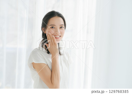 若い女性のビューティーイメージ 若い女性のビューティーイメージ 129768385