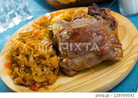 Spanish dish galtas al horno 129769591