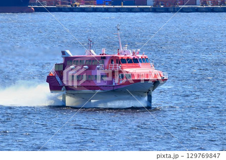 海面を爽快に疾走… 東京港内を翼走するジェットホイル 海面を爽快に疾走… 東京港内を翼走するジェットホイル 129769847