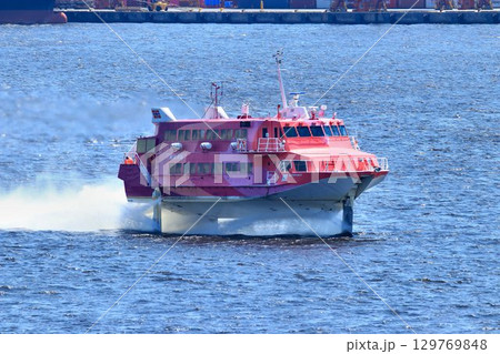 海面を爽快に疾走… 東京港内を翼走するジェットホイル 海面を爽快に疾走… 東京港内を翼走するジェットホイル 129769848