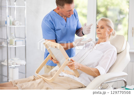 Attending medical consultation. Attending medical consultation. 129770508