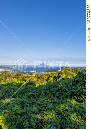 鹿児島県南さつま市の耳取峠から臨む開聞岳の風景 鹿児島県南さつま市の耳取峠から臨む開聞岳の風景 129770873