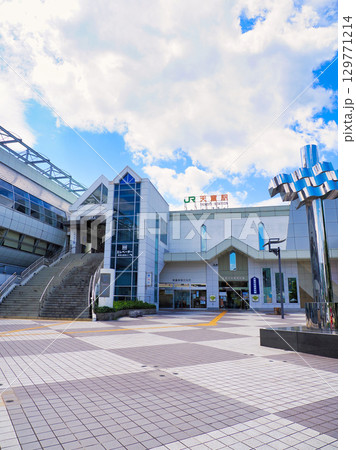 青空の天童駅東口と天童市将棋資料館入口・山形県天童市 青空の天童駅東口と天童市将棋資料館入口・山形県天童市 129771214