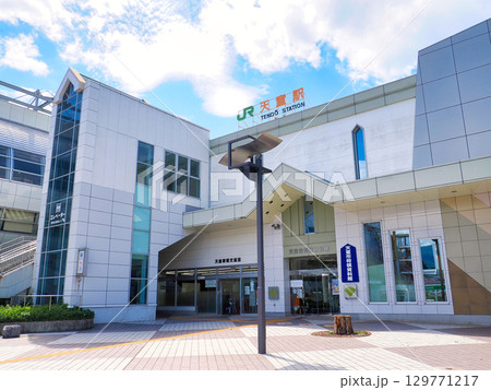 青空の天童駅東口と天童市将棋資料館入口・山形県天童市 129771217