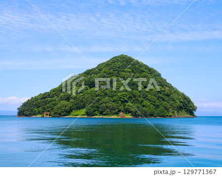 浅虫海水浴場から見る湯ノ島（夏）・青森県青森市 129771367