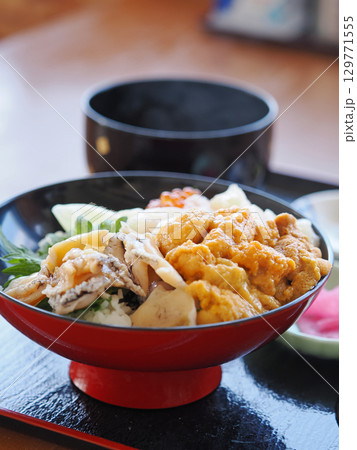 ウニとアワビの海鮮丼セット ウニとアワビの海鮮丼セット 129771555