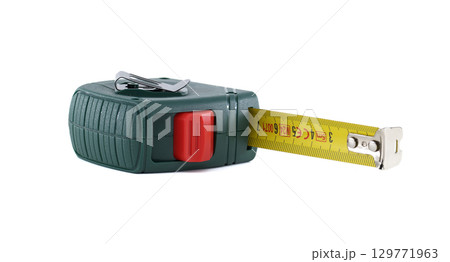 A close-up of a green tape measure, perfect for precise measurement and construction projects. 129771963