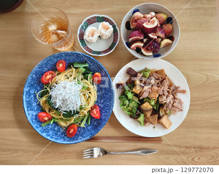 Wafu spaghetti 釜揚げしらすの和風パスタ(和風スパゲッティ)，デザート付きランチセット 129772070