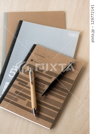 ノート3種とボールペン2種 ノート3種とボールペン2種 129772141