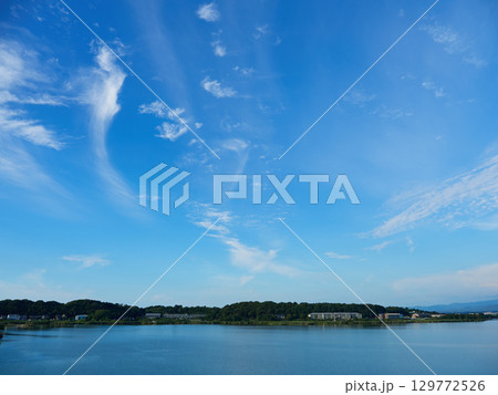 観光名所北陸の加賀片山津温泉の柴山潟の風景	 129772526