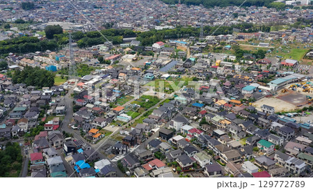 住宅地のドローン空撮 129772789