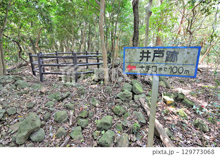 佐賀県唐津市「岸岳城」 山城の石垣と曲輪 佐賀県唐津市「岸岳城」 山城の石垣と曲輪 129773068