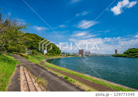 夏の瀬田川風景　滋賀県大津市 129773349