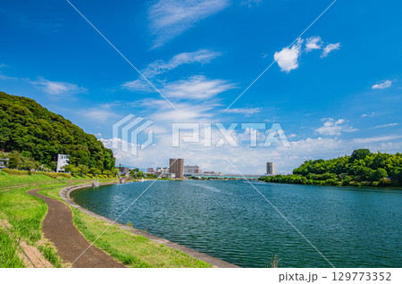 夏の瀬田川風景 滋賀県大津市 夏の瀬田川風景 滋賀県大津市 129773352