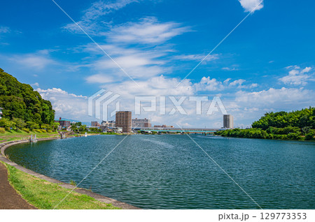 夏の瀬田川風景 滋賀県大津市 夏の瀬田川風景 滋賀県大津市 129773353