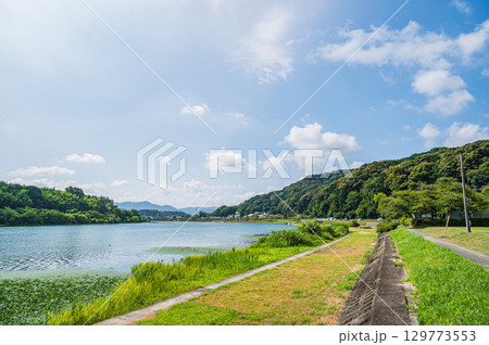 夏の瀬田川風景　滋賀県大津市 129773553