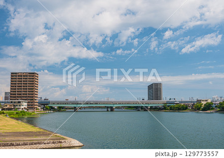夏の瀬田川風景　滋賀県大津市 129773557
