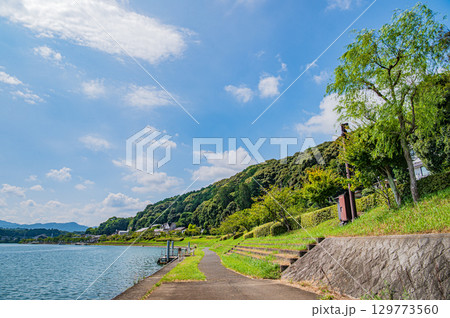 夏の瀬田川風景　滋賀県大津市 129773560