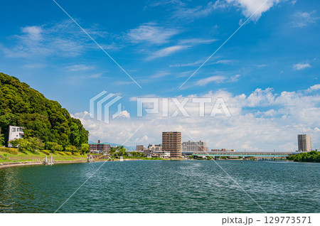 夏の瀬田川風景 滋賀県大津市 夏の瀬田川風景 滋賀県大津市 129773571