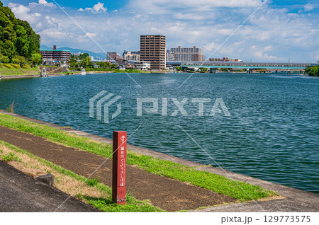 夏の瀬田川風景 滋賀県大津市 夏の瀬田川風景 滋賀県大津市 129773575