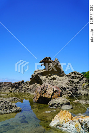 ゴジラ岩　男鹿半島・大潟ジオパーク 129774039