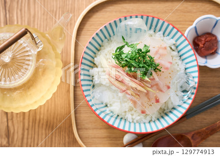 冷やし鯛茶漬け｜冷たいお出汁で食べる夏ごはん 129774913