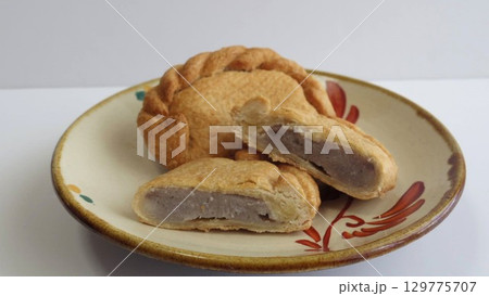 沖縄スイーツ 田いもパイ(タームパイ) 沖縄スイーツ 田いもパイ(タームパイ) 129775707