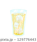 氷の入った冷たいジンジャエール 129776443