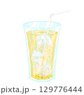 ストローと氷の入ったジンジャエール 129776444
