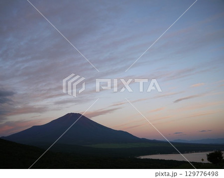夜明けの富士山 夜明けの富士山 129776498