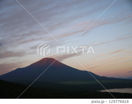 早朝の富士山 早朝の富士山 129776828
