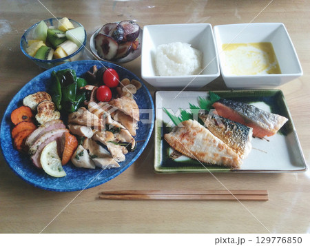 The set meal / グリルした魚,肉,野菜の豪華盛り合わせによる和風創作セットメニュー The set meal / グリルした魚,肉,野菜の豪華盛り合わせによる和風創作セットメニュー 129776850