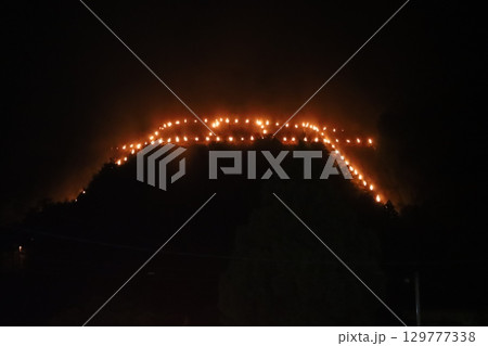 京都の晩夏 五山送り火/鳥居形 京都の晩夏 五山送り火/鳥居形 129777338