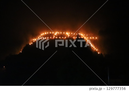 京都の晩夏 五山送り火/鳥居形 京都の晩夏 五山送り火/鳥居形 129777356