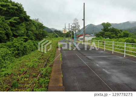 JR津軽線の終着駅 三厩駅の車止め方面の景色（青森県外ヶ浜町） 129778273