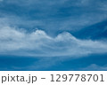 真夏の青空と白い雲 129778701