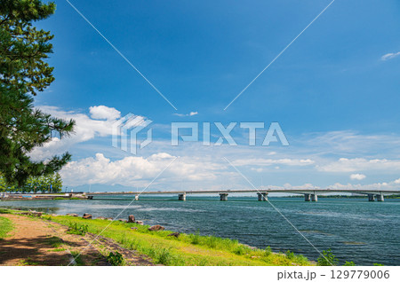 膳所城跡公園からの近江大橋の景観 滋賀県大津市 膳所城跡公園からの近江大橋の景観 滋賀県大津市 129779006
