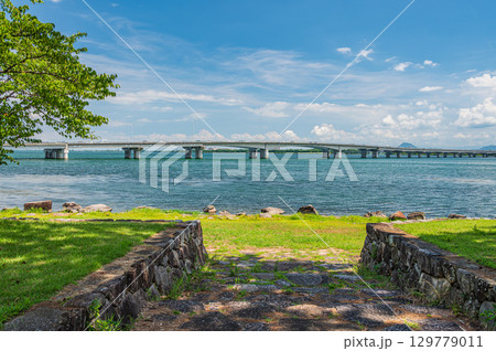 膳所城跡公園からの近江大橋の景観 滋賀県大津市 膳所城跡公園からの近江大橋の景観 滋賀県大津市 129779011