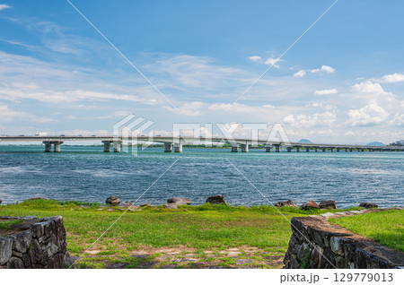 膳所城跡公園からの近江大橋の景観　滋賀県大津市 129779013