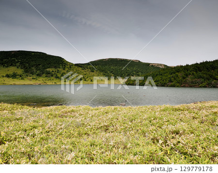 【山の風景】福島県・一切経山登山・鎌沼 【山の風景】福島県・一切経山登山・鎌沼 129779178
